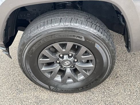 Used 2023 Toyota Tacoma SR5 AWD/4WD image 39