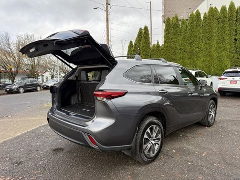 Certified 2023 Toyota Highlander XLE image 11