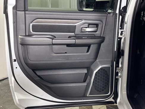 New 2026 RAM 2500 Laramie AWD/4WD image 19