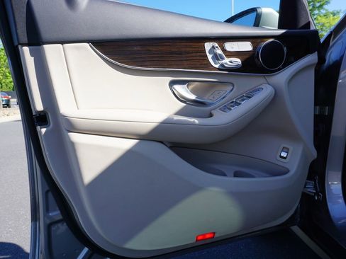 Used 2019 Mercedes-Benz GLC 300 image 18