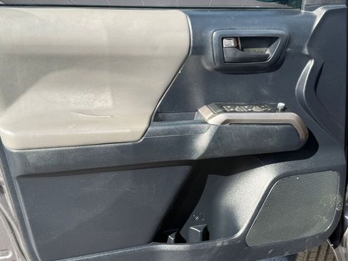 Used 2016 Toyota Tacoma SR5 image 12