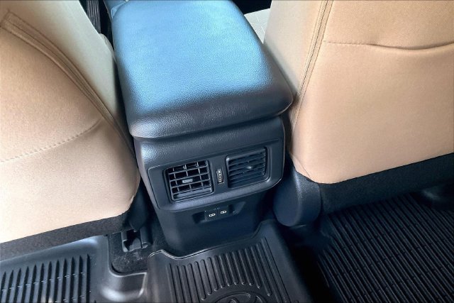 Used 2025 Toyota RAV4 XLE AWD/4WD image 31