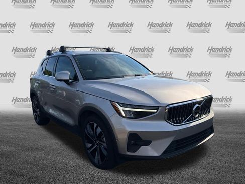 Certified 2023 Volvo XC40 B5 Plus w/ Driver Assist Package AWD/4WD image 2