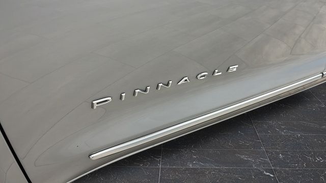Used 2023 Chrysler Pacifica Pinnacle FWD image 42