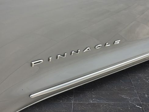 Used 2023 Chrysler Pacifica Pinnacle FWD image 42
