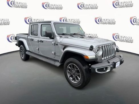 Used 2020 Jeep Gladiator Overland image 3