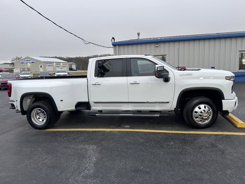 Used 2024 Chevrolet Silverado 3500 High Country image 7