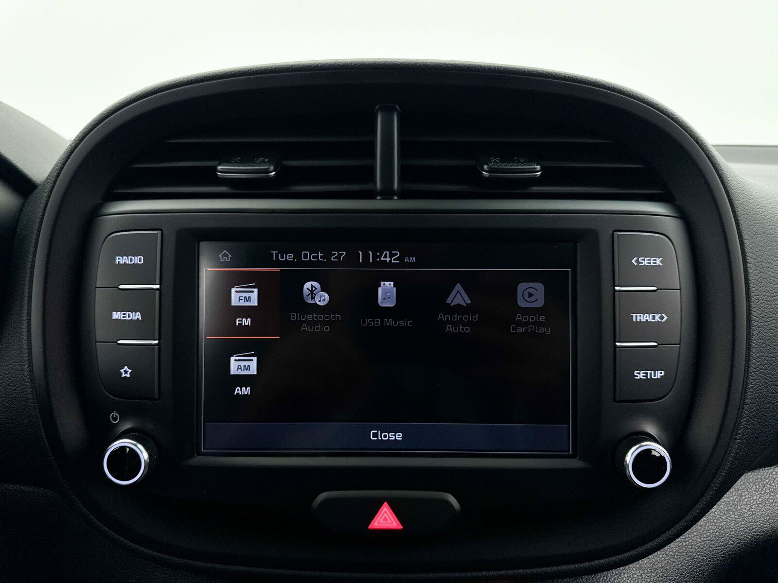 Used 2025 Kia Soul LX w/ LX Technology Package FWD image 24