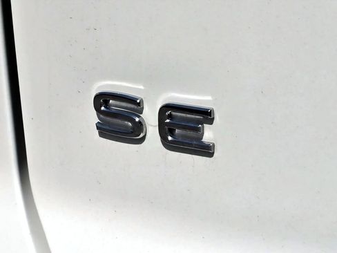 Used 2025 Volkswagen Atlas Cross Sport SE AWD/4WD image 9