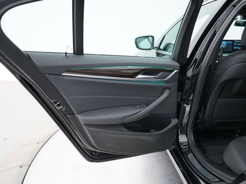 Used 2023 BMW 530e xDrive w/ Convenience Package image 33