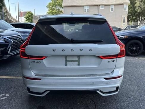 Used 2024 Volvo XC60 B5 Core w/ Protection Package Premier AWD/4WD image 3