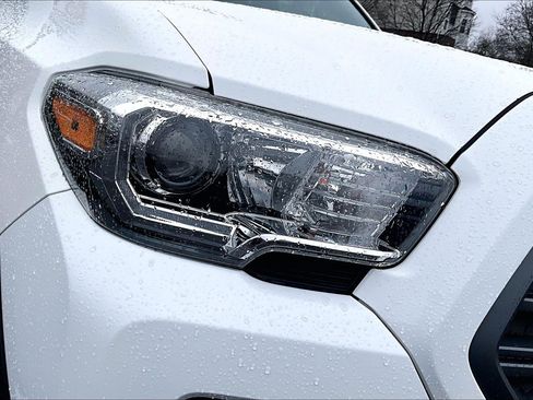 Used 2021 Toyota Tacoma TRD Off-Road image 26