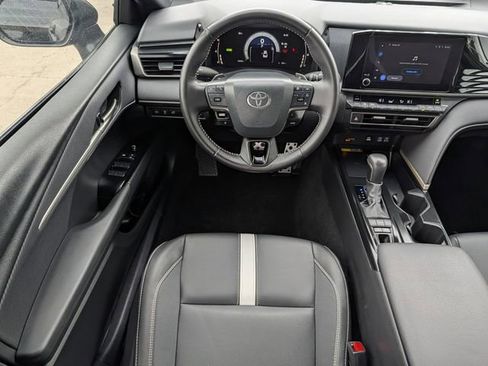 Used 2025 Toyota Camry SE w/ Convenience Package FWD image 12