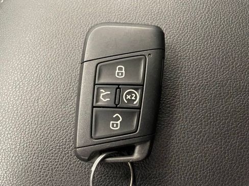 Used 2022 Volkswagen Tiguan SE AWD/4WD image 25