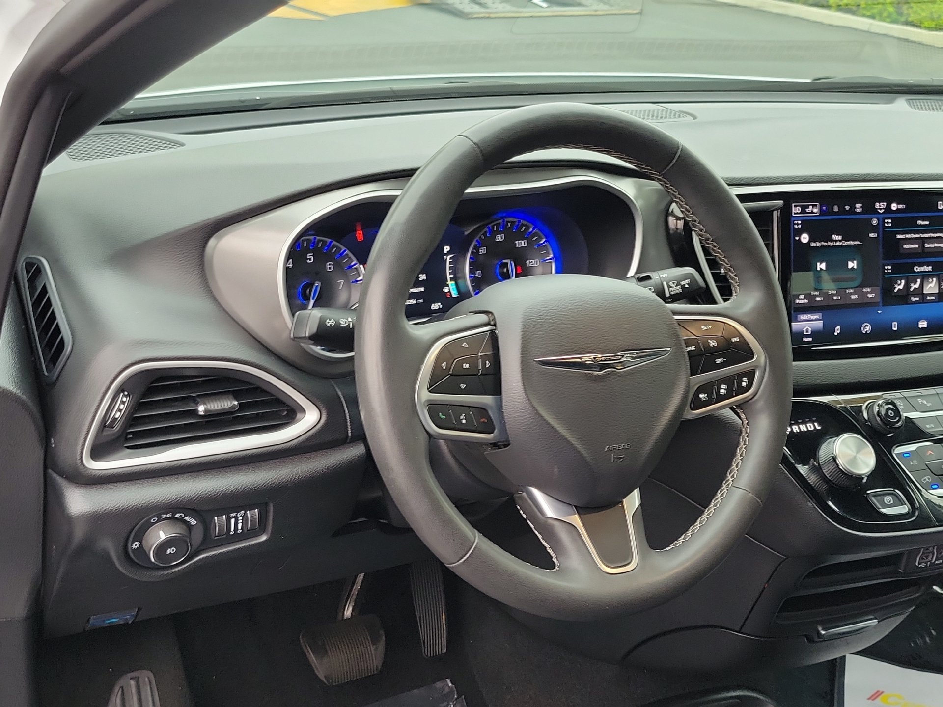 Certified 2025 Chrysler Pacifica Select FWD image 8