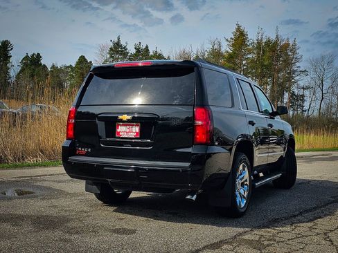 Used 2017 Chevrolet Tahoe LT w/ LT Signature Package AWD/4WD image 3
