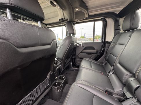 Used 2025 Jeep Gladiator Sport AWD/4WD image 27