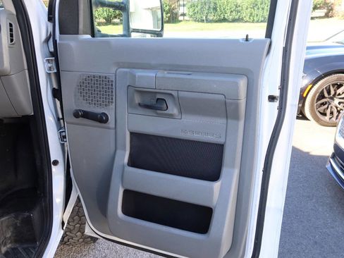 Used 2010 Ford E-350 and Econoline 350 Super Duty image 14