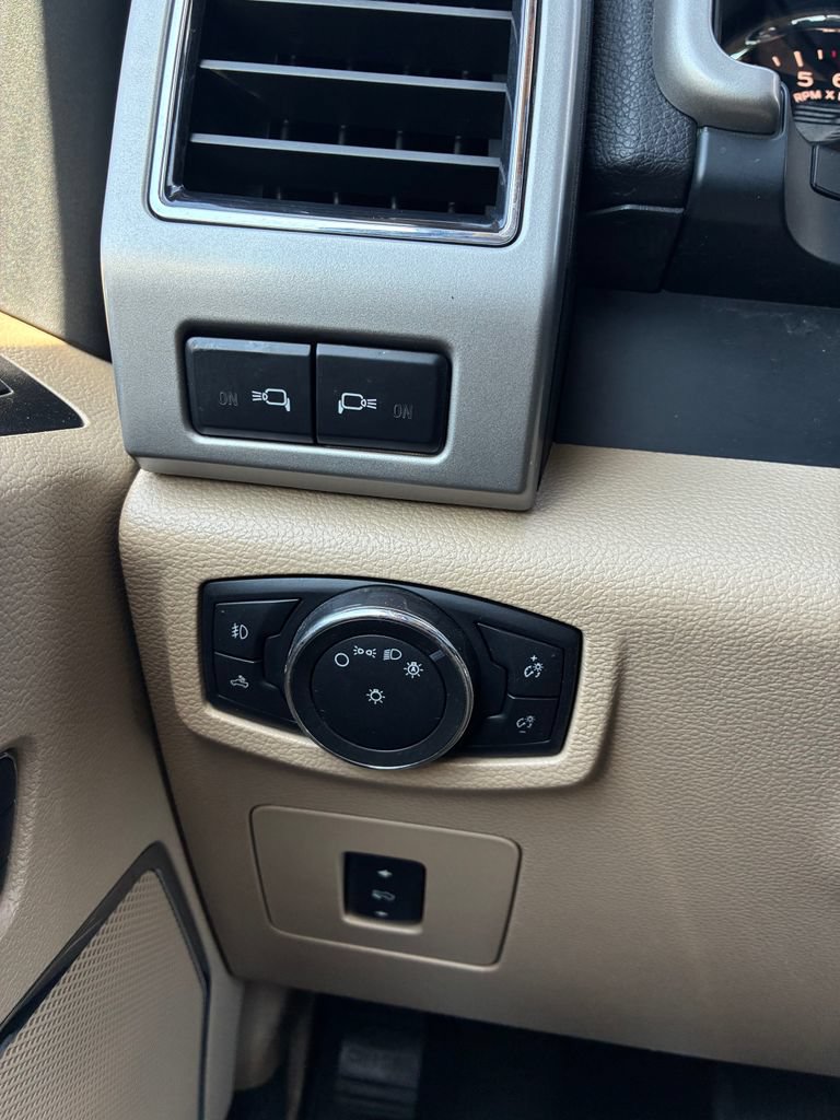 Used 2017 Ford F150 Lariat AWD/4WD image 14