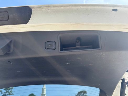 Used 2023 GMC Terrain SLT FWD image 31
