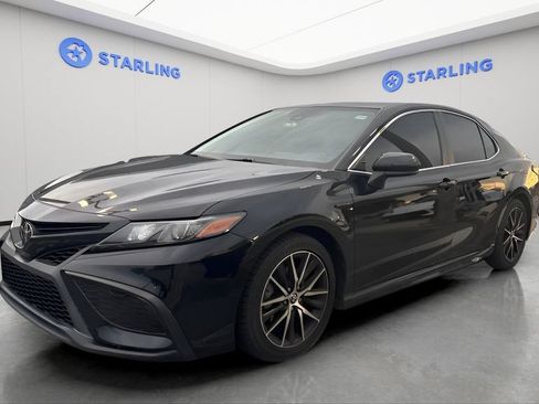 Used 2021 Toyota Camry SE FWD image 1