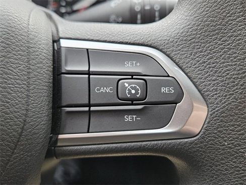 Used 2025 Jeep Compass Sport image 22