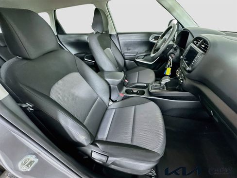 Certified 2022 Kia Soul LX FWD image 25