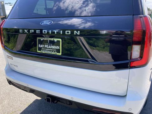 Used 2025 Ford Expedition Active RWD image 4