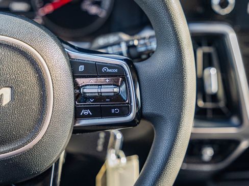 Used 2023 Kia Sorento LX image 26