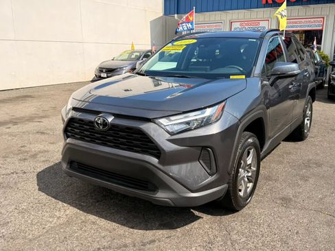 Used 2024 Toyota RAV4 XLE FWD image 4