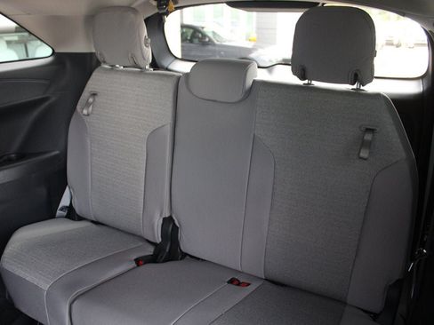 Used 2026 Toyota Sienna LE FWD image 28
