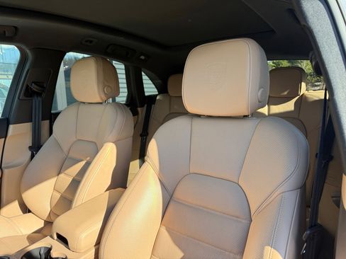 Certified 2025 Porsche Macan Turbo image 12