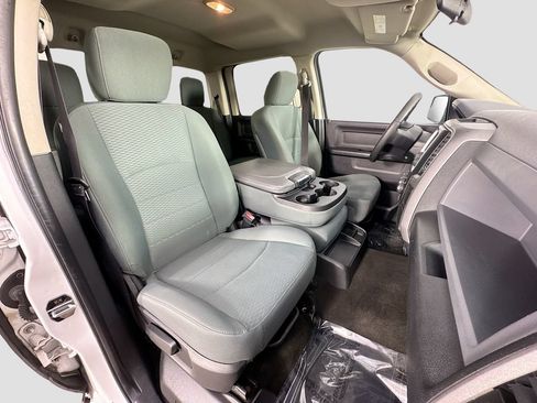 Used 2016 RAM 1500 Express RWD image 32