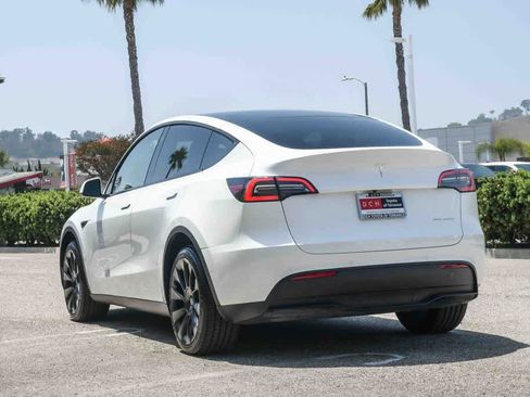 Used 2022 Tesla Model Y Long Range AWD/4WD image 9