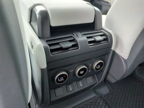 New 2026 Land Rover Defender 110 X-Dynamic SE AWD/4WD image 13