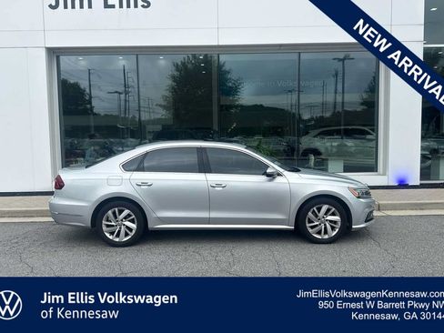 Used 2018 Volkswagen Passat 2.0T SE w/ SE Lighting Package FWD image 1