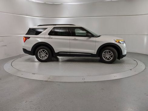 New 2025 Ford Explorer Active image 2