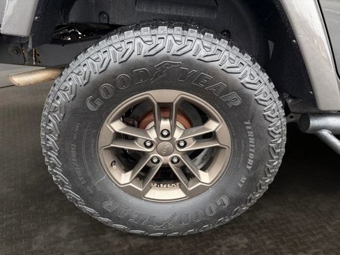 Used 2016 Jeep Wrangler Unlimited Sahara AWD/4WD image 36