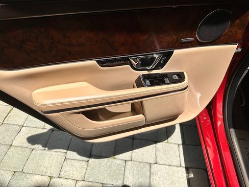 Used 2014 Jaguar XJ L Portfolio RWD image 71