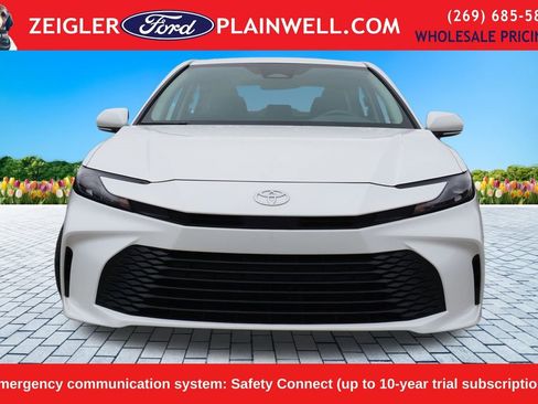Used 2025 Toyota Camry LE image 8