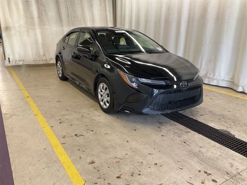 Used 2022 Toyota Corolla LE image 6