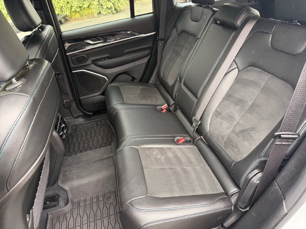 Used 2022 Jeep Grand Cherokee Trailhawk 4xe AWD/4WD image 33
