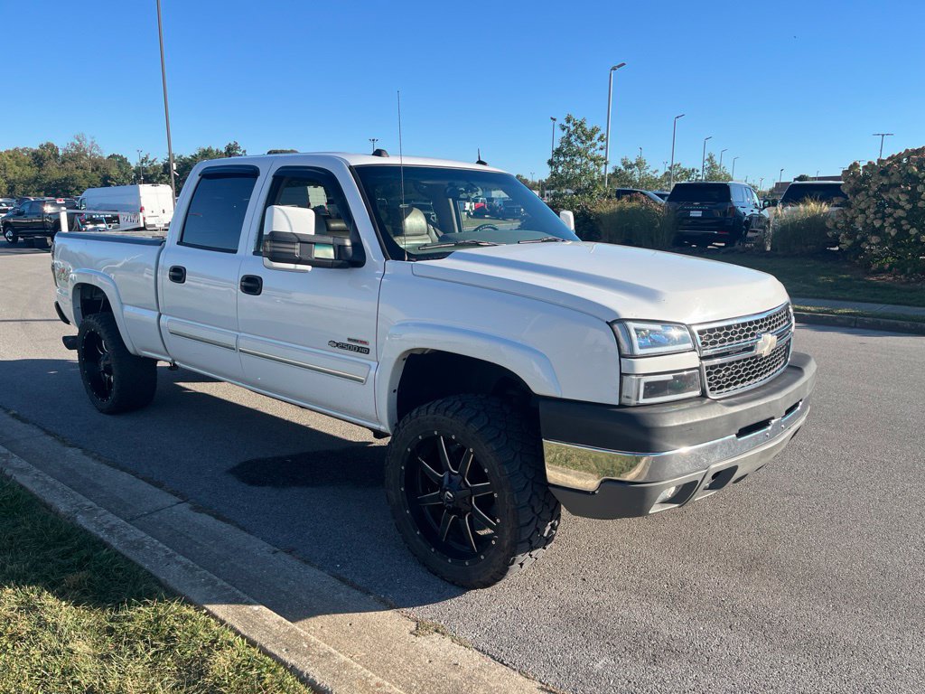 Used 2005 Chevrolet Silverado 2500 LT w/ Heavy-Duty Power Package AWD/4WD image 2