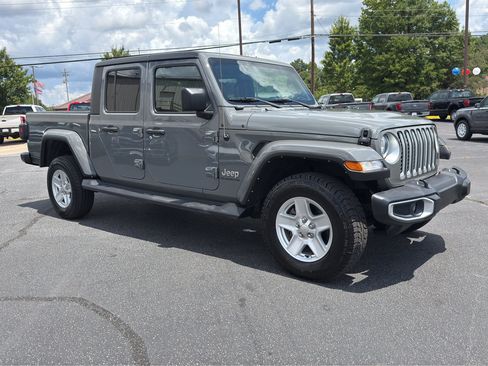 Used 2021 Jeep Gladiator Overland w/ Popular Equipment Package AWD/4WD image 2