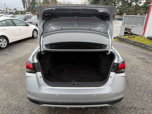 Used 2022 Nissan Versa SV FWD image 19