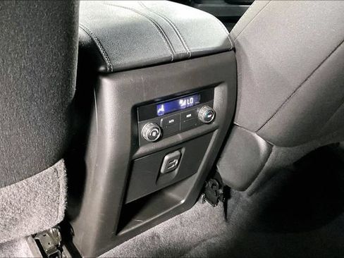 Used 2023 Chevrolet Traverse LT AWD/4WD image 11