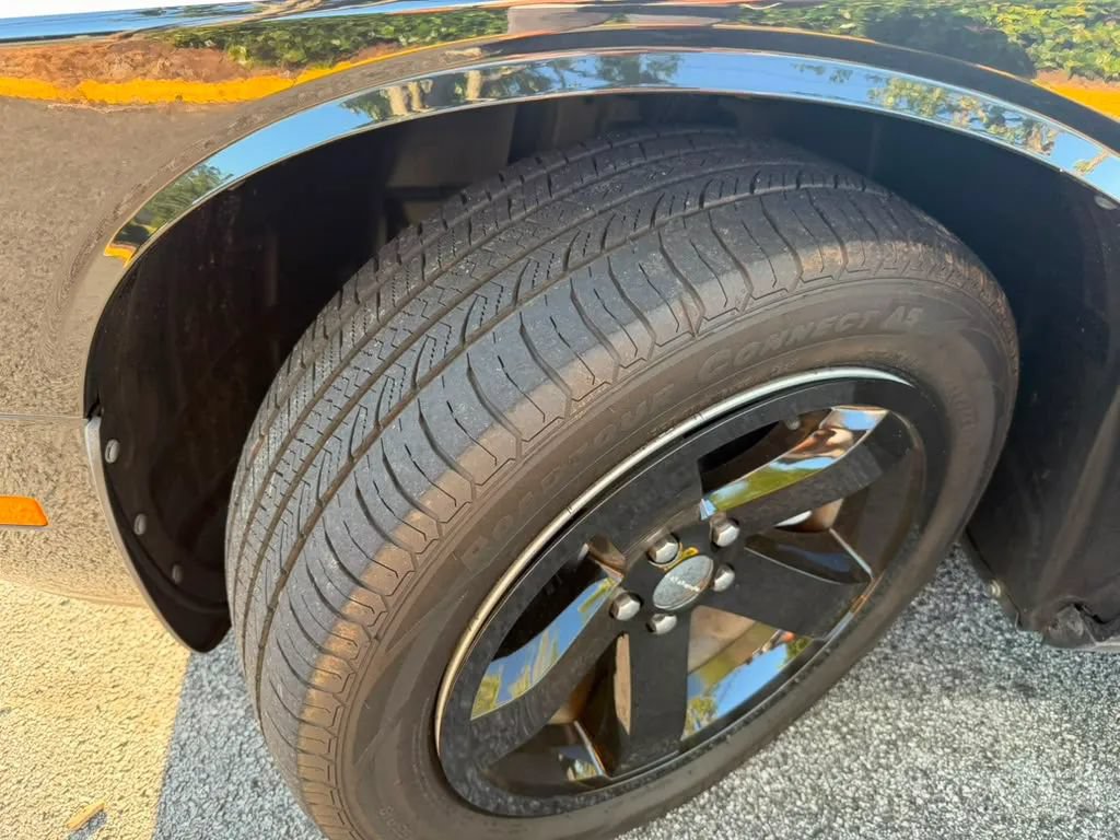 Used 2014 Dodge Challenger SXT RWD image 12
