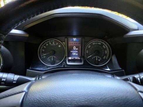 Used 2019 Toyota Tacoma TRD Off-Road w/ Technology Package AWD/4WD image 19