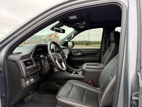Used 2022 GMC Yukon XL SLT w/ SLT Premium Package AWD/4WD image 11