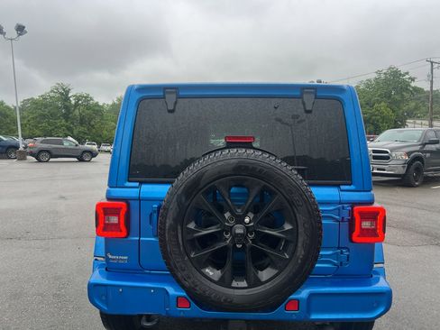 Used 2022 Jeep Wrangler Unlimited Sahara AWD/4WD image 5
